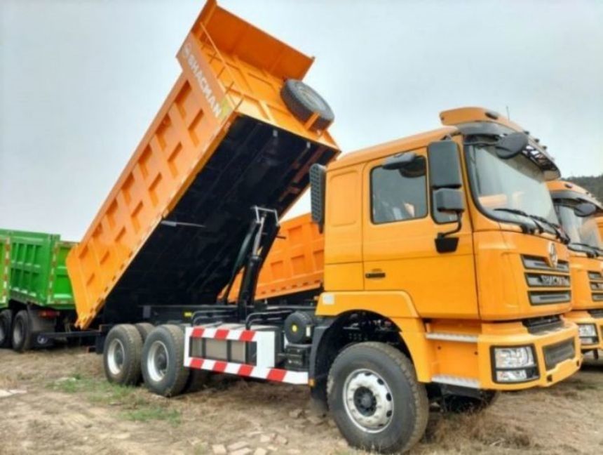 SHACMAN F3000 camión de inclinación 6x4 430 EuroII amarillo con delantero / trasero de múltiples capas de la placa de resorte 4 placas principales 4 pernos en forma de U