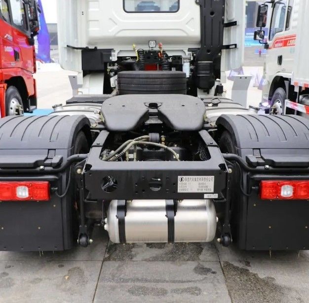 SHACMAN Container Tractor Truck X3000 4*2 Port Terminal Tractor 420hp CUMMINS Marca del motor